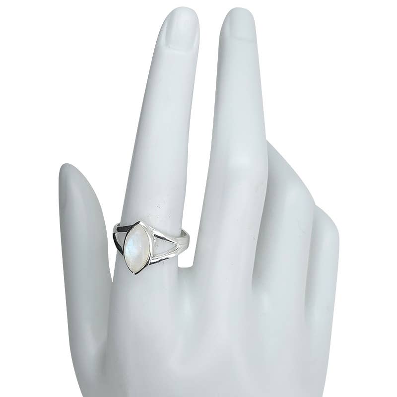 Moonstone Sterling Silver Ring: 7